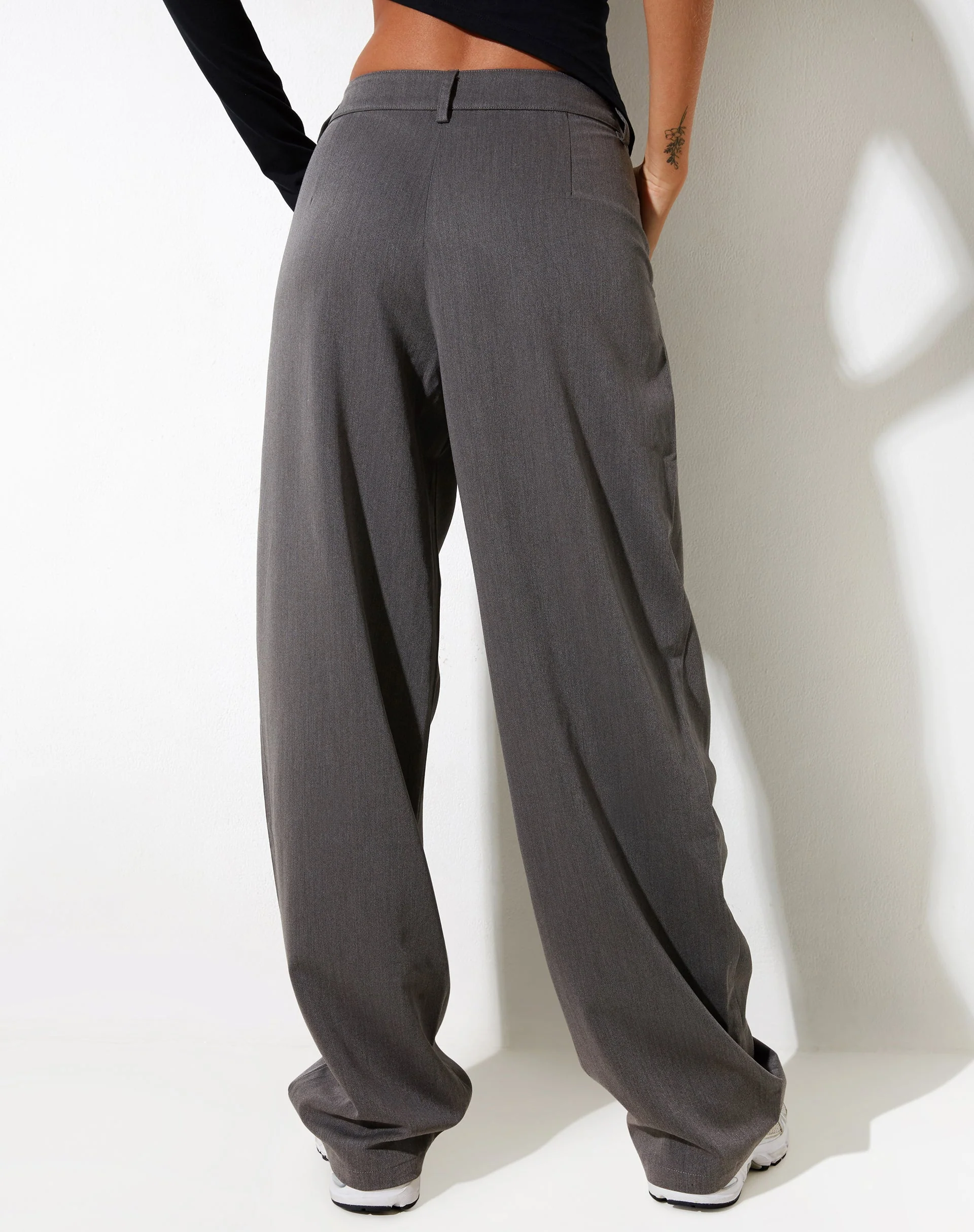 Sakaria Wide Leg Trouser in Tailoring Charcoal - Image 4